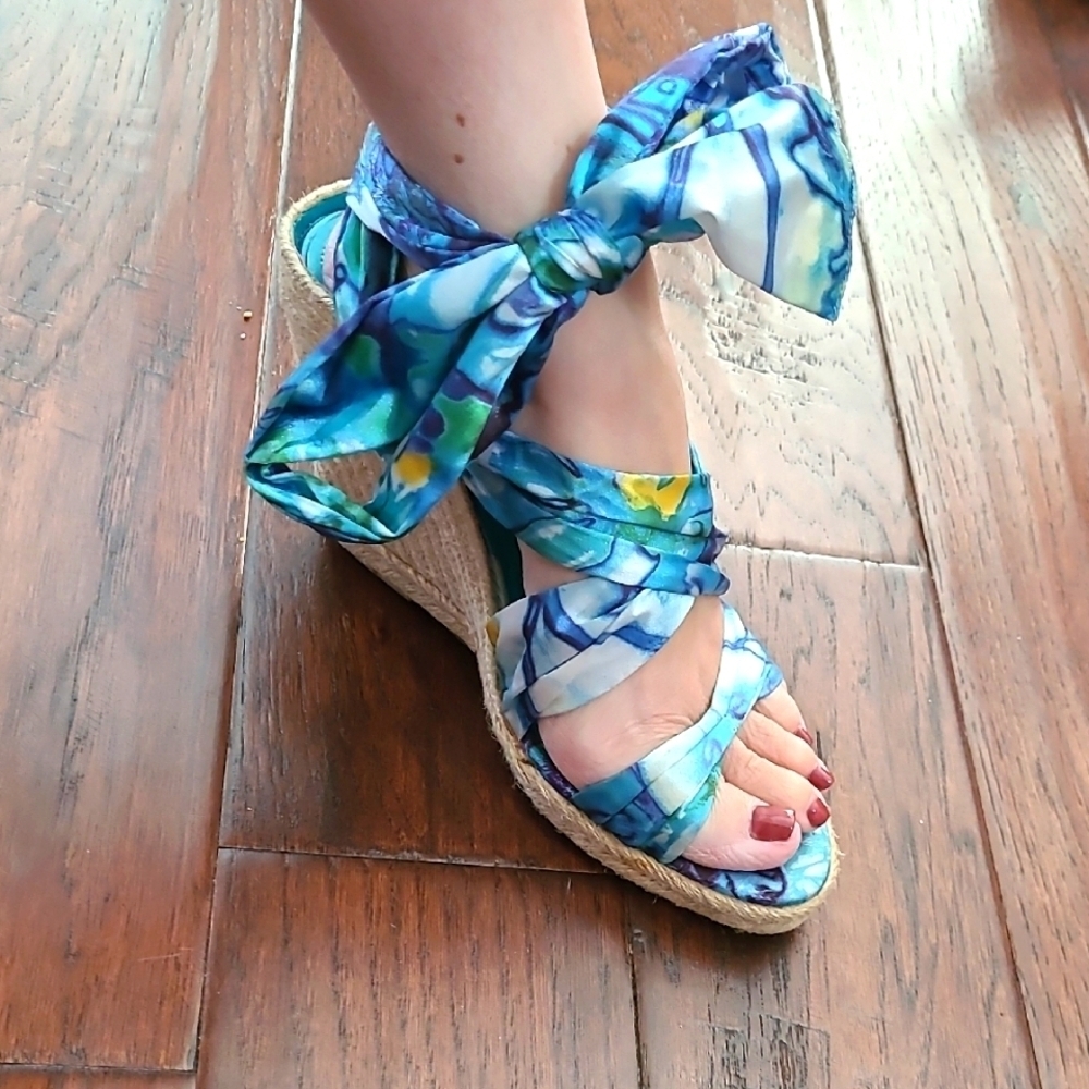 BCBGeneration RUBY Blue & Green Sandals with Ribbon Ankle Ties Size 9.5 - Picture 2 of 12